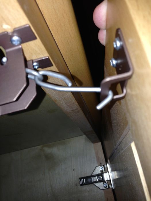 Seismolatch closed Seismolatch closed