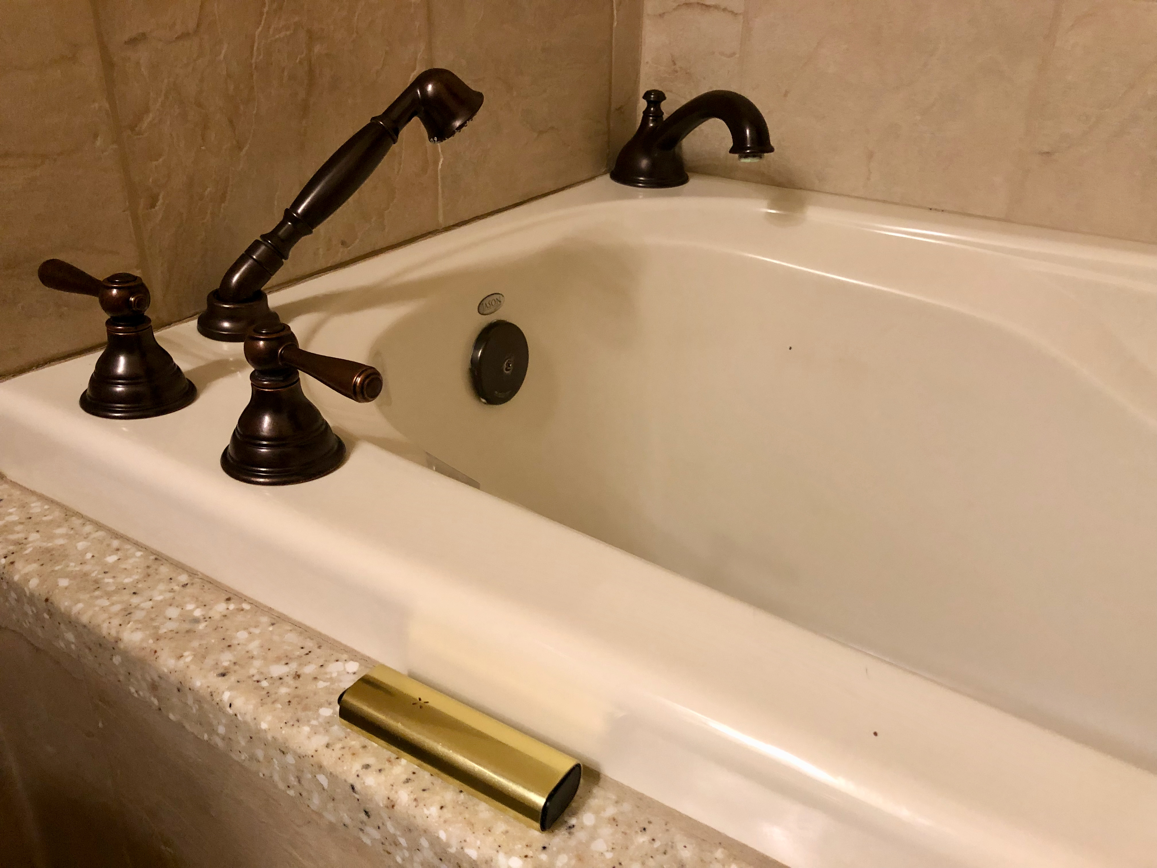 Bath tub with vaporizer