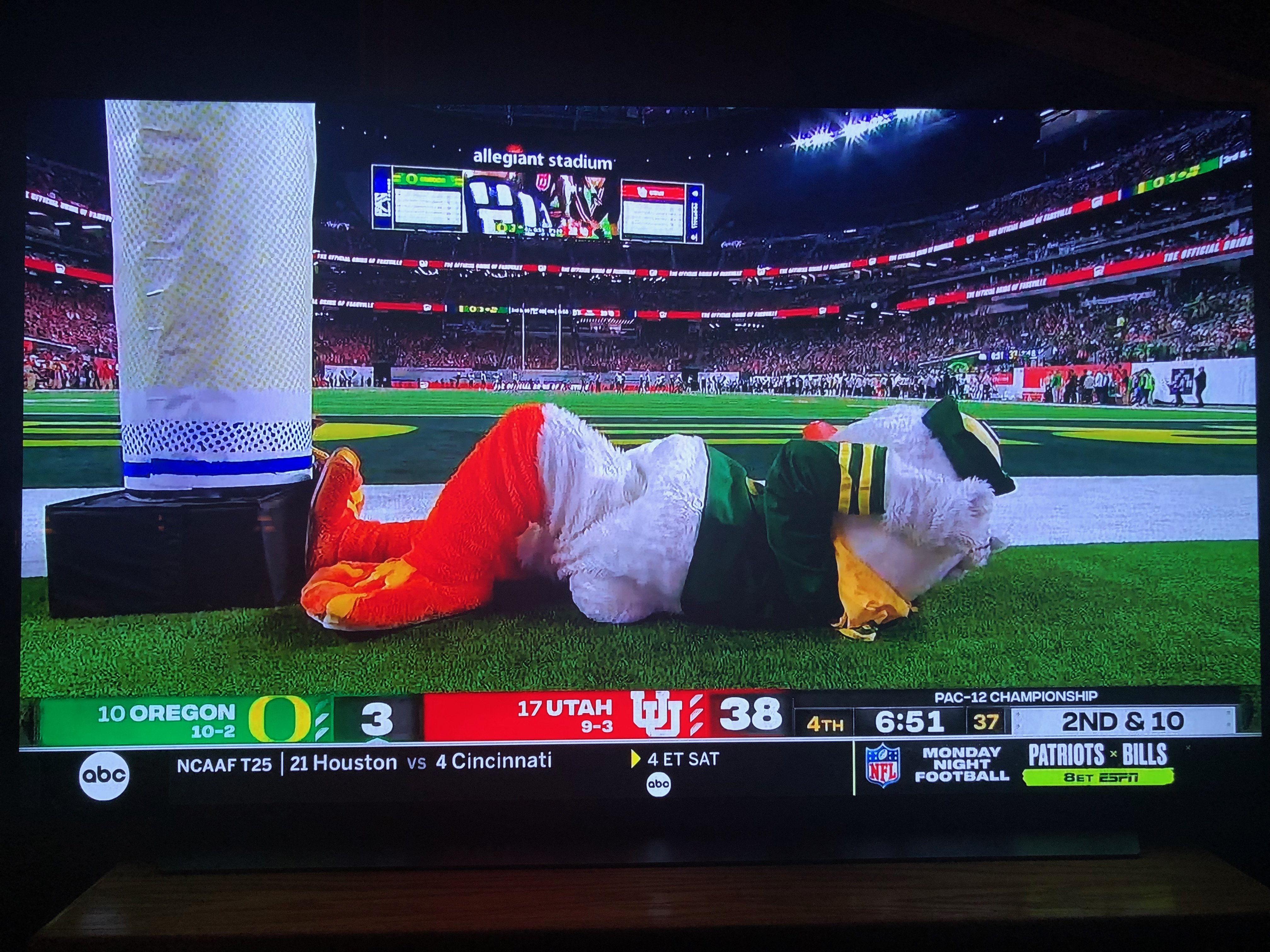 Oregon mascot depressed Oregon mascot depressed